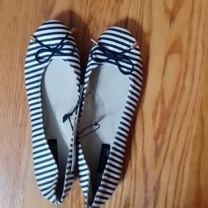 Ladies flats
